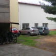 parkoviště pro dvou i čtyřkolové ve dvoře